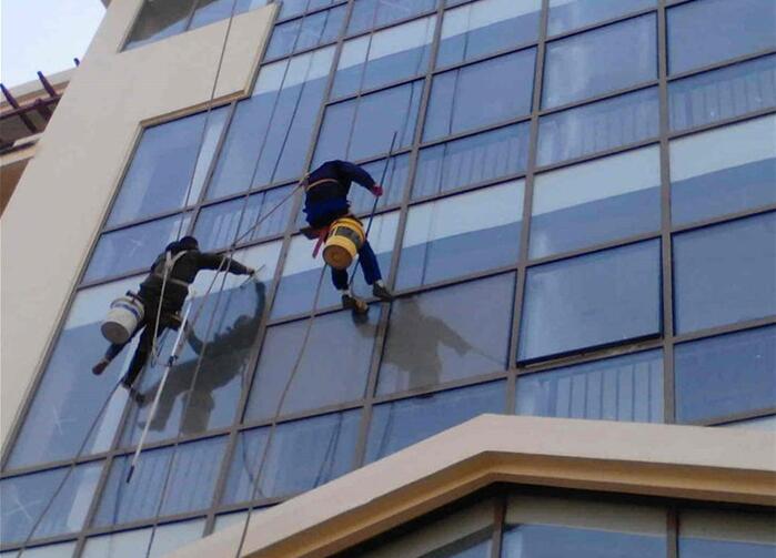 鄭州玻璃幕牆清洗