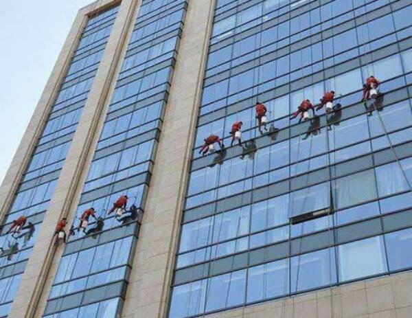 郑州玻璃幕墙(qiáng)清洗 郑州玻(bō)璃幕墙清洗